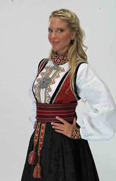 869df6cd35c75bf56e648fa9cafaf0a1--folk-costume-norway.jpg